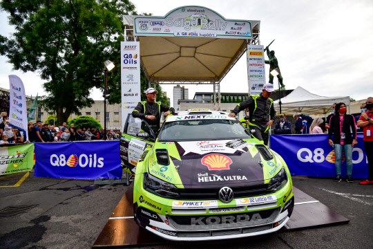 '2020 스텔반 살가르 랠리' RC2 클래스 우승자 투란 프리짓(차량 오른쪽) 선수.<한국타이어앤테크놀로지 제공>